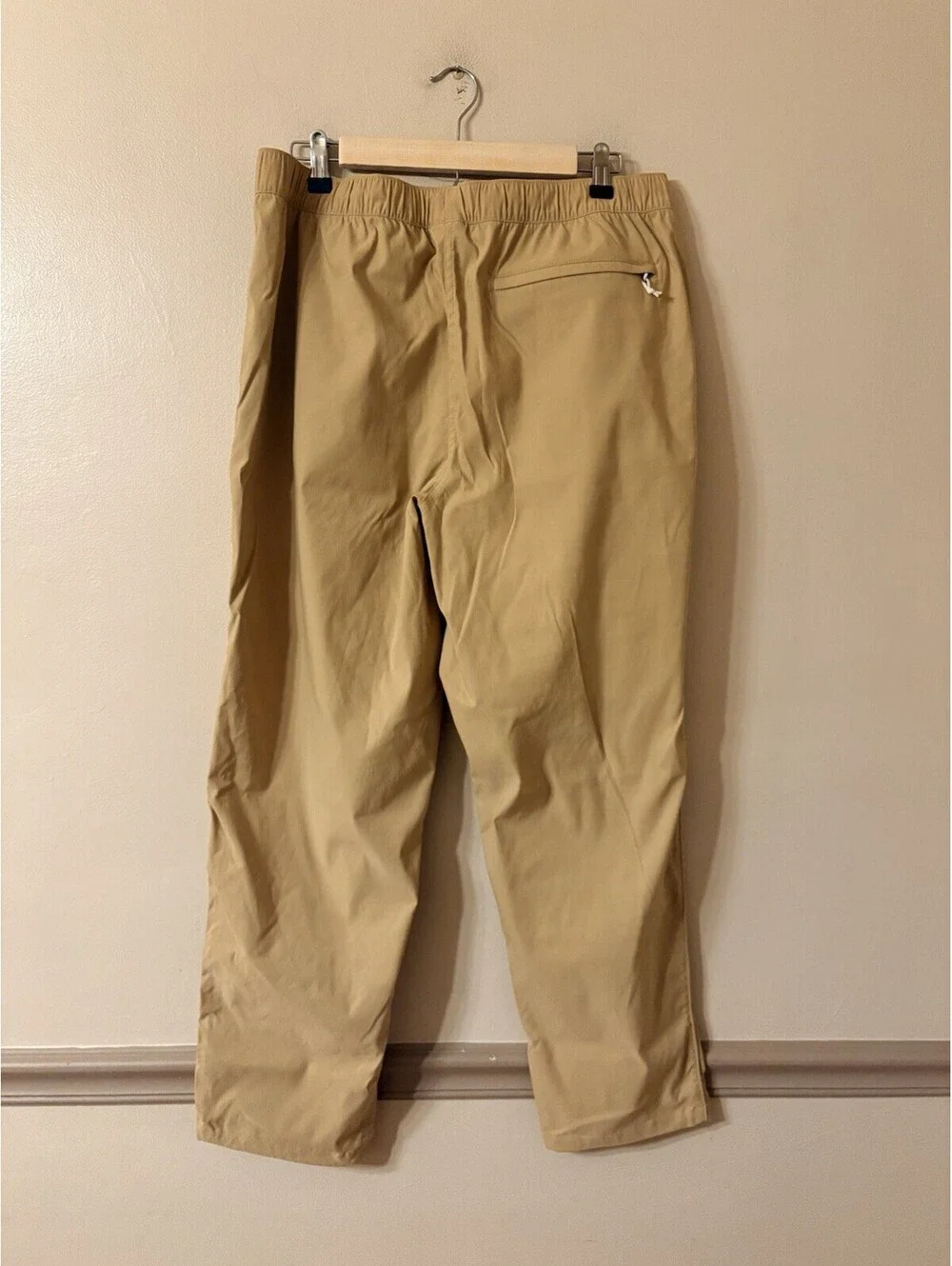 The North Face Standard Fit Logo Track Pant Men’s Size Large Antelope Tan